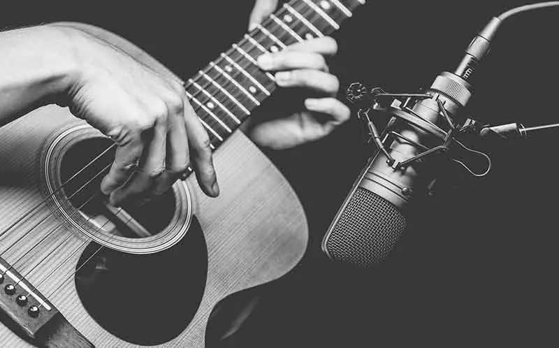 MÚSICA EVANGÉLICA: ENTRETENIMENTO PARA OS HOMENS OU INSTRUMENTO PARA A EVANGELIZAÇÃO?