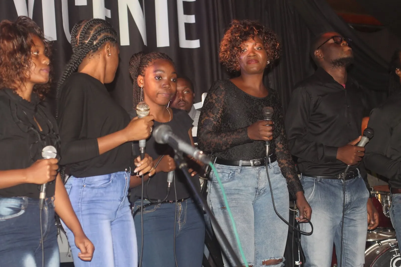 CORAL ROBERT GRAY CANTA E ENCANTA NO GIL VICENTE