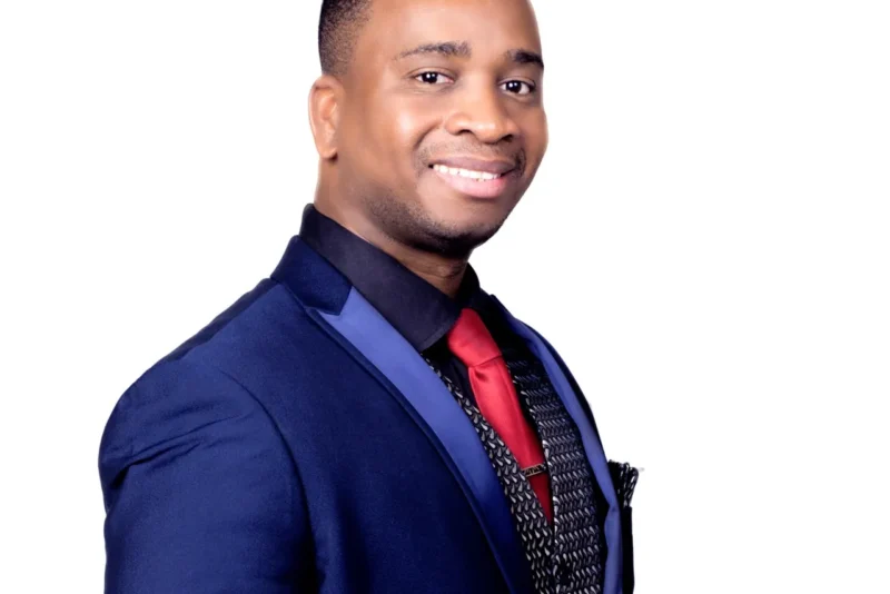 PROF. MATEUS MUTOLA