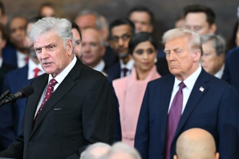 Franklin Graham realiza oração durante posse de Donald Trump como presidente dos EUA