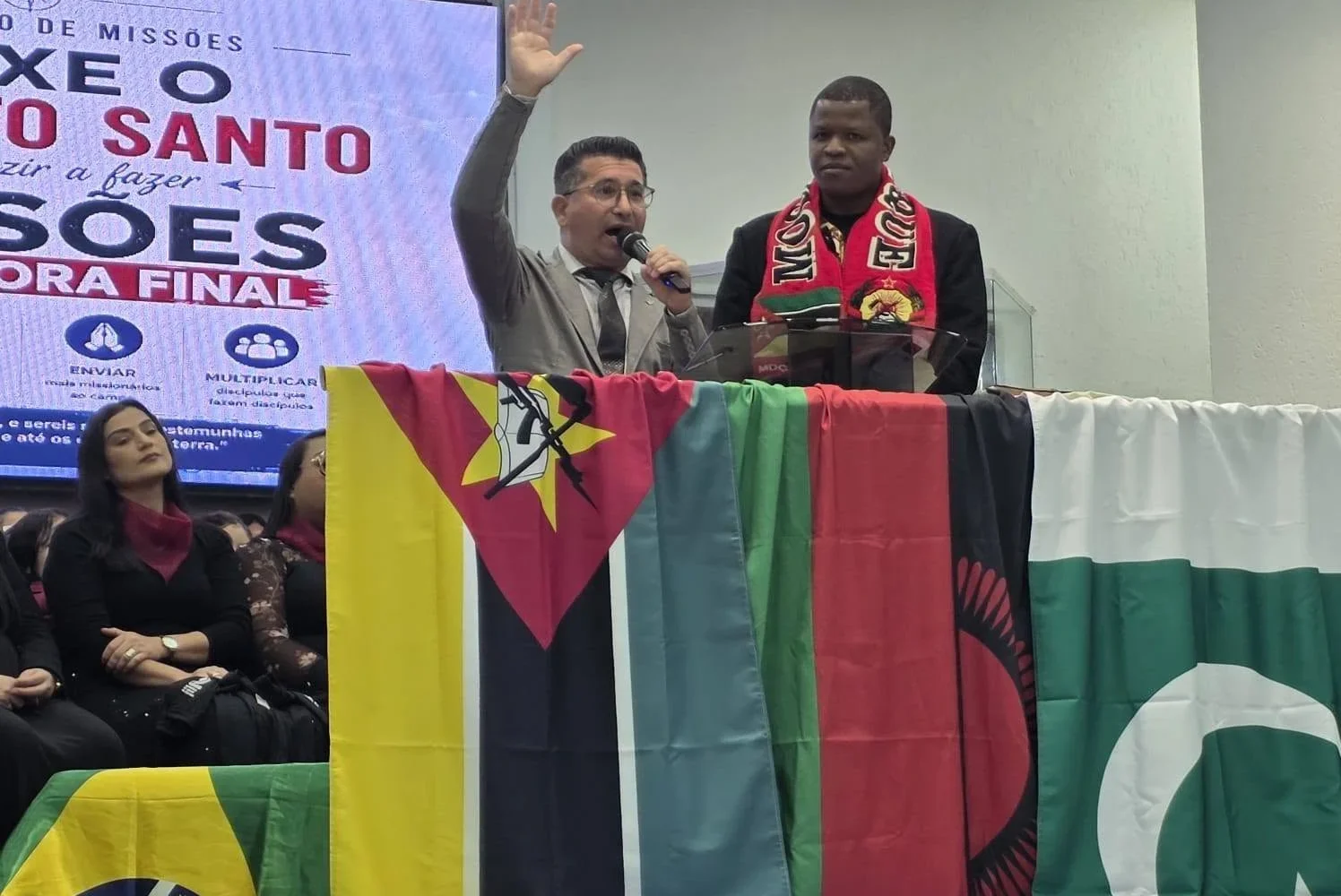 PASTOR DÉRCIO MATINE DE REGRESSO AO PAÍS APÓS JORNADA MISSIONÁRIA NO BRASIL