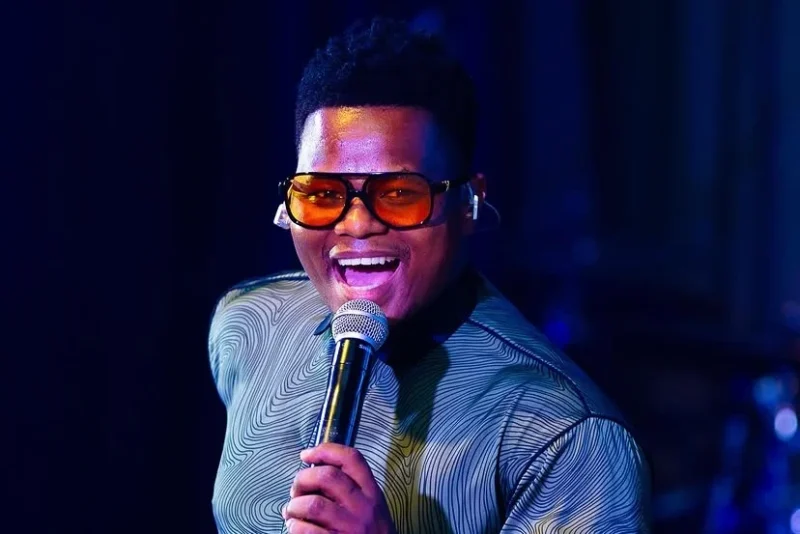 CANTOR GOSPEL SUL-AFRICANO AYANDA NTANZI DEFENDE-SE DE ACUSAÇÕES DE XENOFOBIA: “NÃO É ÓDIO, É ORDEM”